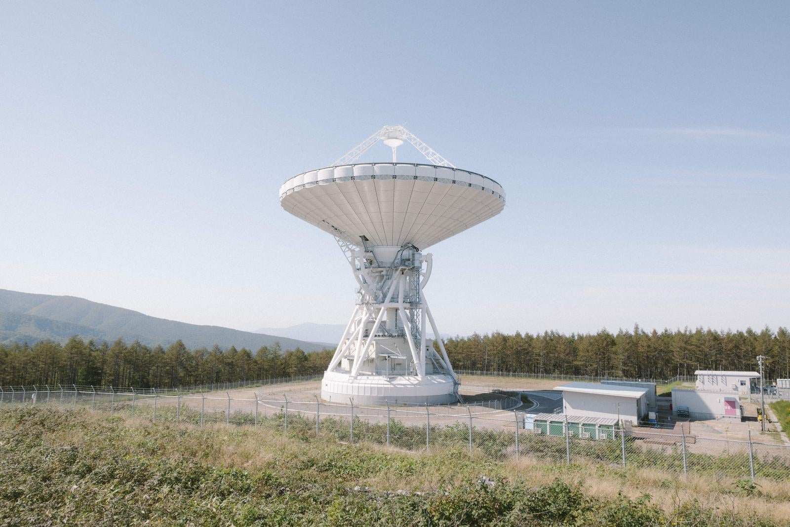 「美笹深宇宙探査用地上局のアンテナ」の写真