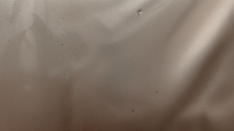 グラデーションがかかったベージュ系の布の写真