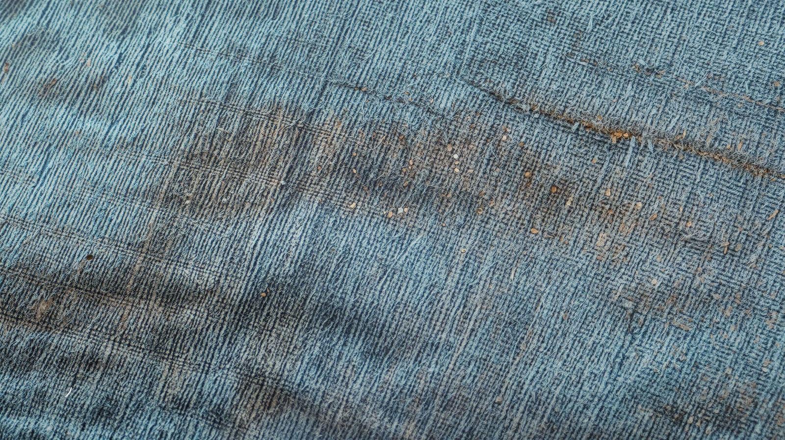 「深みのあるインディゴファブリックの質感」の写真