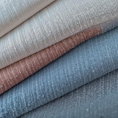 重なり合う三色のファブリックの素材