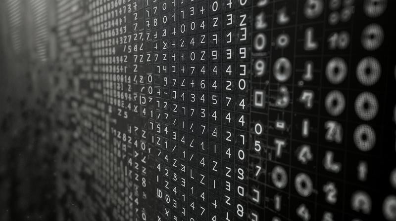 デジタル空間の無数のコードの写真