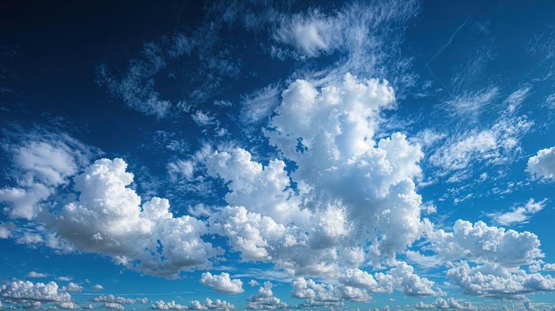 空一面に広がる夏雲のパノラマの写真