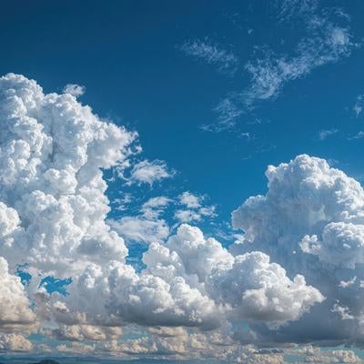 夏の日の積乱雲の写真