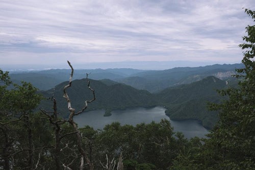男体山から見下ろす中禅寺湖の写真