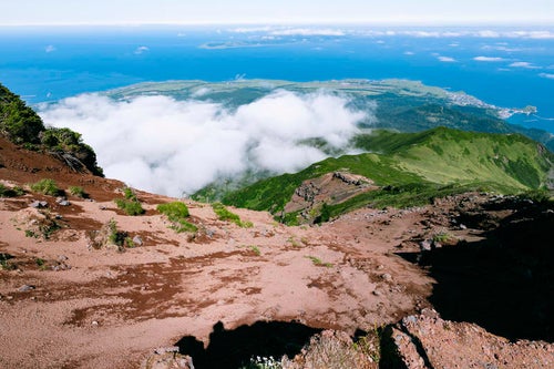 利尻山から見下ろす礼文島の写真