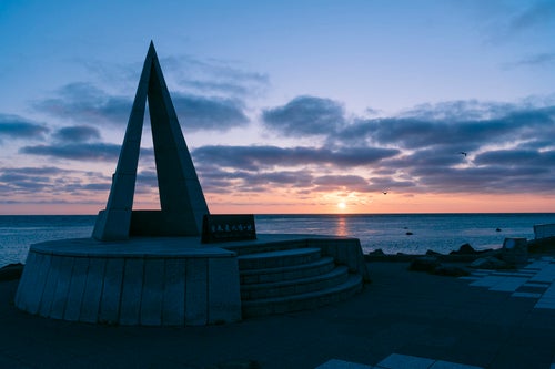 夜明けの朝日と宗谷岬の写真