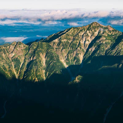 縞模様の笠ヶ岳の写真