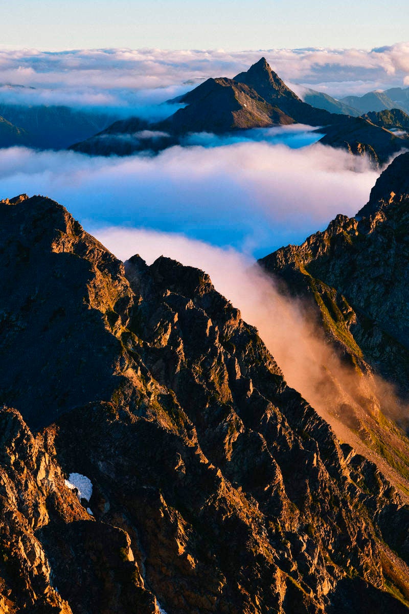 「雲海に浮かぶ槍ヶ岳」の写真