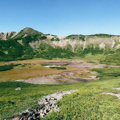 御嶽山四ノ池の火口底の写真