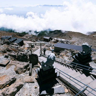 御嶽山山頂から黒沢口方面を見下ろすの写真