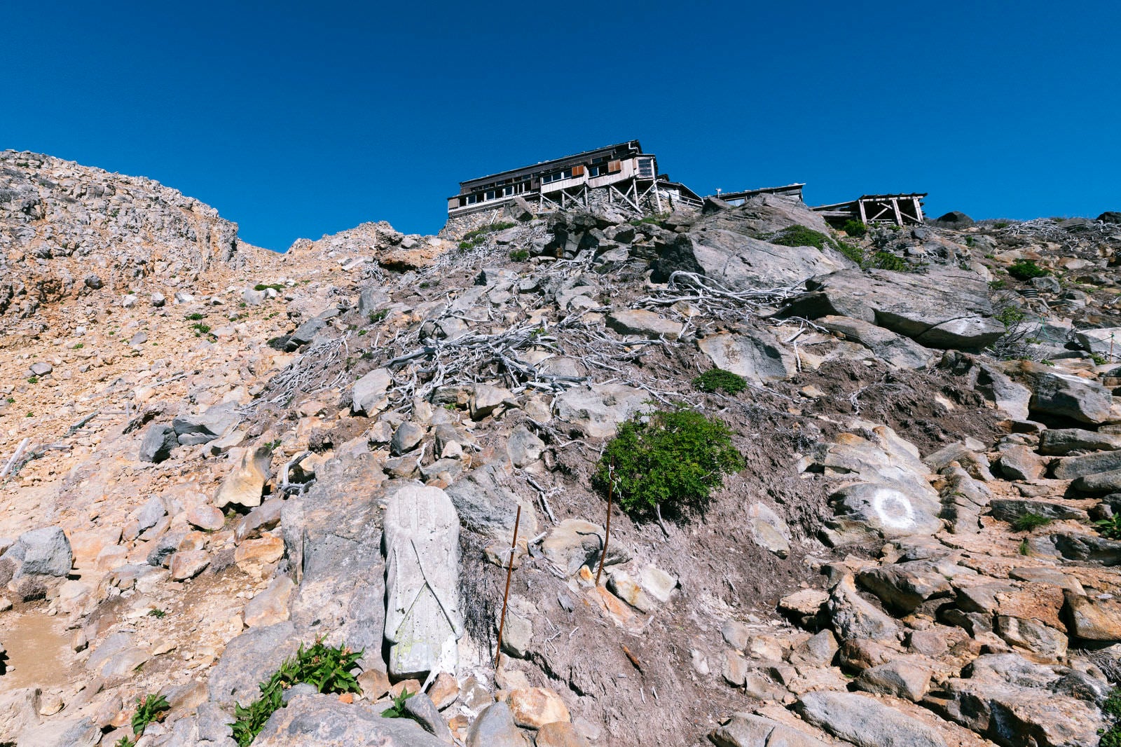 「御嶽山石室山荘を目指す」の写真