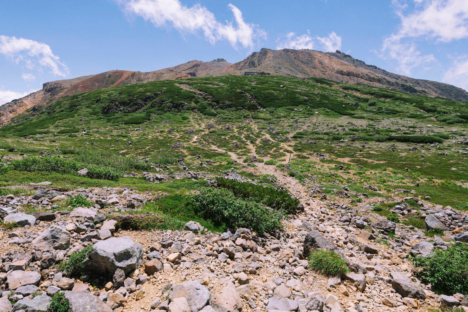 「賽の河原から見る剣ヶ峰方面」の写真
