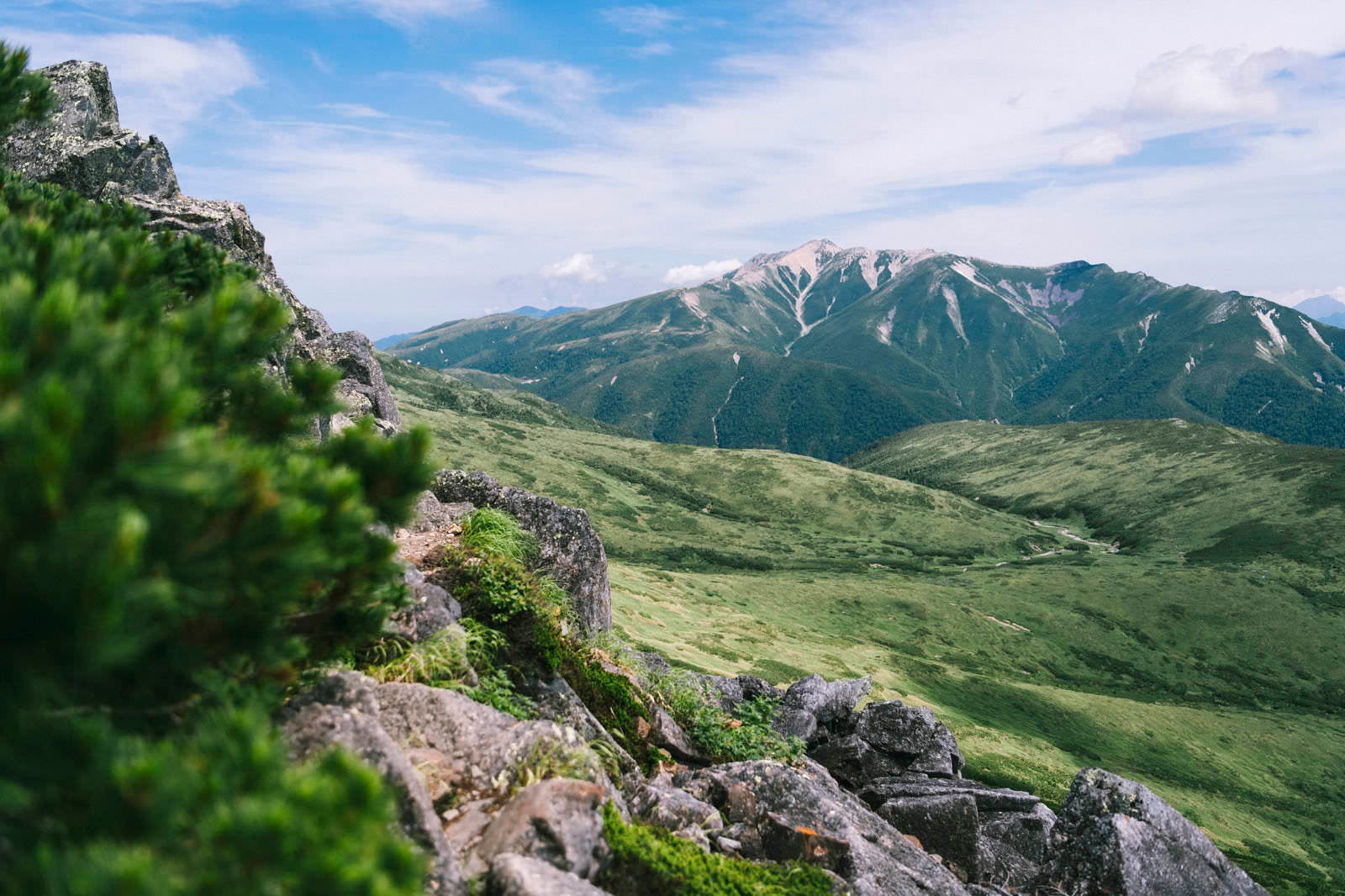 「赤木岳周辺から薬師岳を眺める」の写真