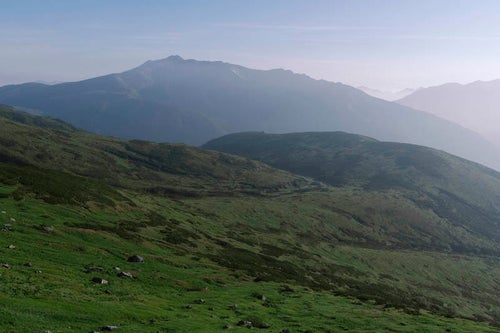 黒部五郎岳側から薬師岳を眺めるの写真