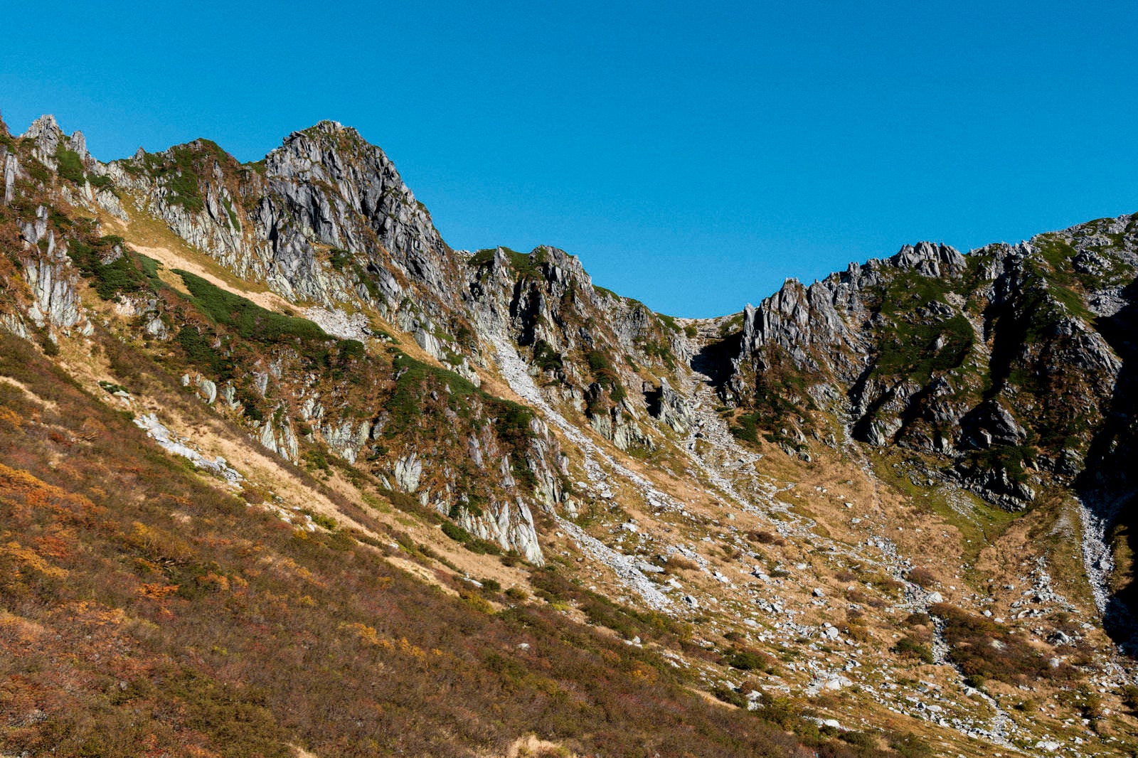 「秋の宝剣岳と千畳敷カール」の写真