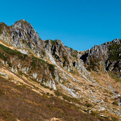 秋の宝剣岳と千畳敷カールの写真