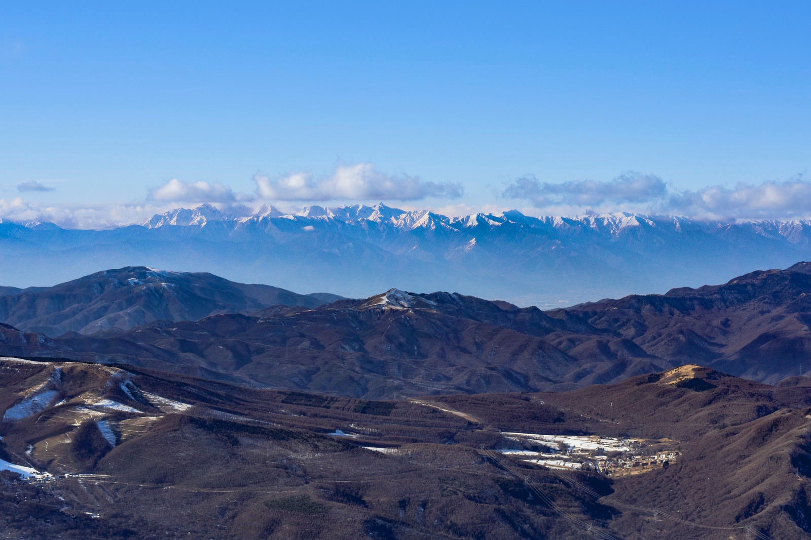 「蓼科山から見える北アルプス稜線の景色」の写真