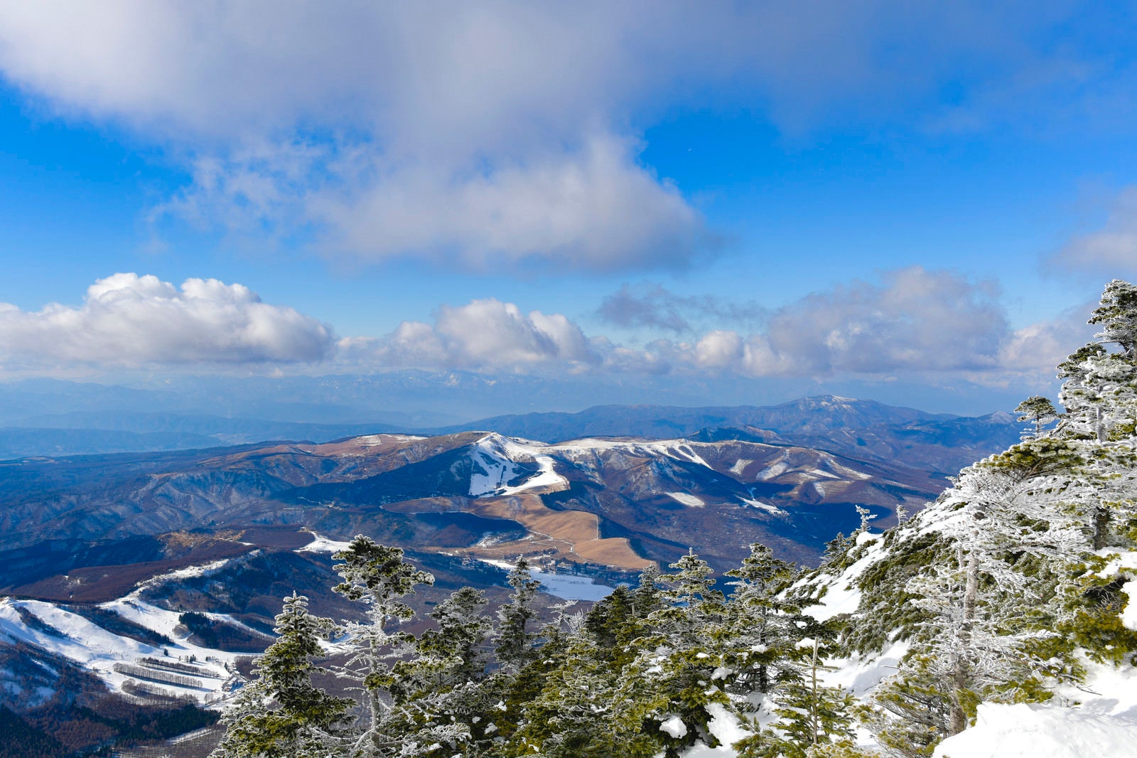 「蓼科山から見える霧ヶ峰と美ヶ原方面」の写真