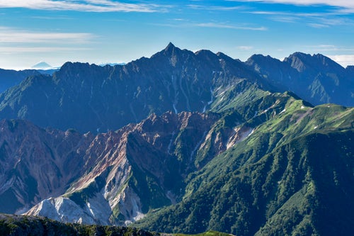 鷲羽岳側から見る槍ヶ岳と西鎌尾根の写真