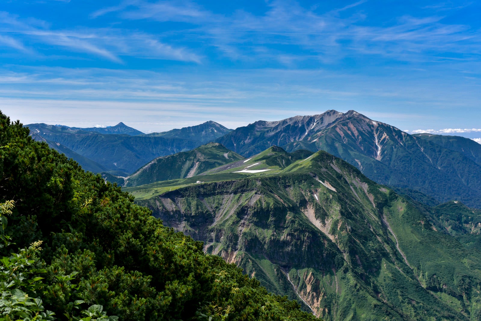「浄土山登山道から見下ろす五色ヶ原（立山）」の写真