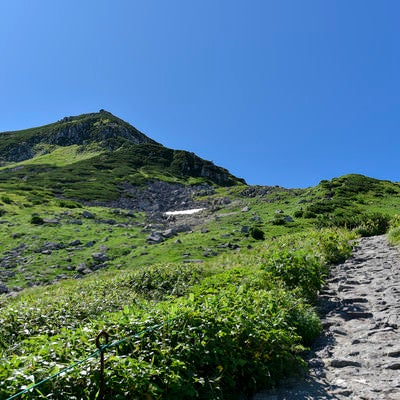 立山室堂から浄土山へと登山道の写真