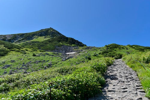 立山室堂から浄土山へと登山道の写真