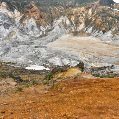 安達太良山沼ノ平の荒涼とした風景の写真