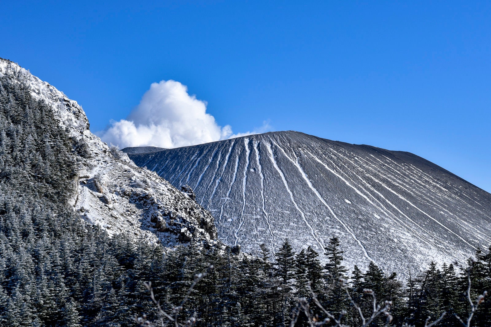 「鞘ヶ峰から見える浅間山の姿」の写真