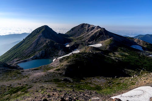 大汝峰から見る剣ヶ峰と御前峰の景色（白山）の写真
