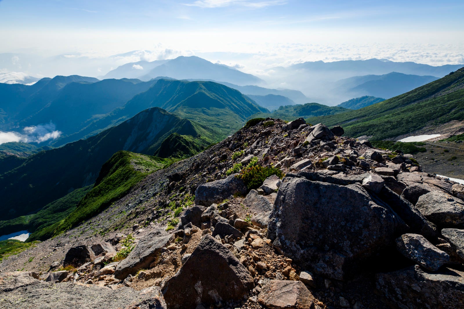 「大汝峰から見る西側の景色（白山）」の写真
