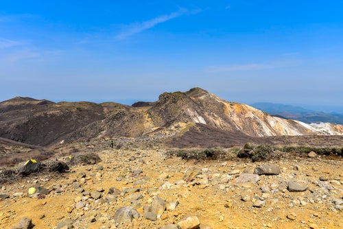 火山としての姿が目立つ久住山稜線（大分県）の写真