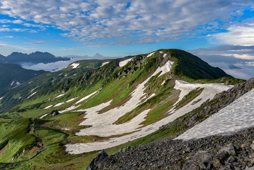 三俣蓮華岳山頂から見る双六岳方面（水晶岳）の写真