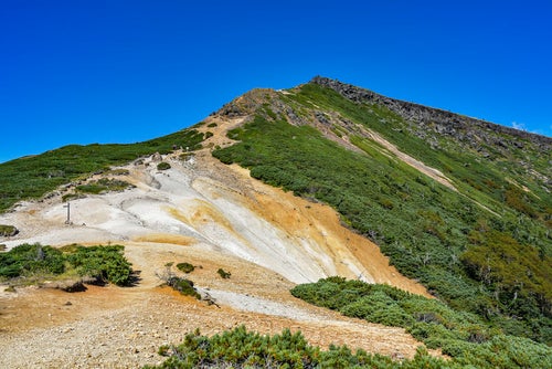 晴天の硫黄岳登山道（赤岩の頭）の写真