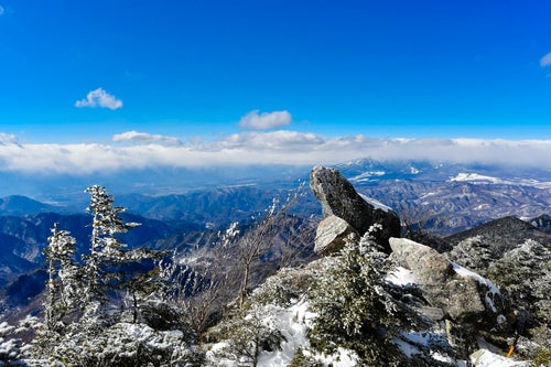 砂払ノ頭と八ヶ岳の遠景（金峰山）の写真