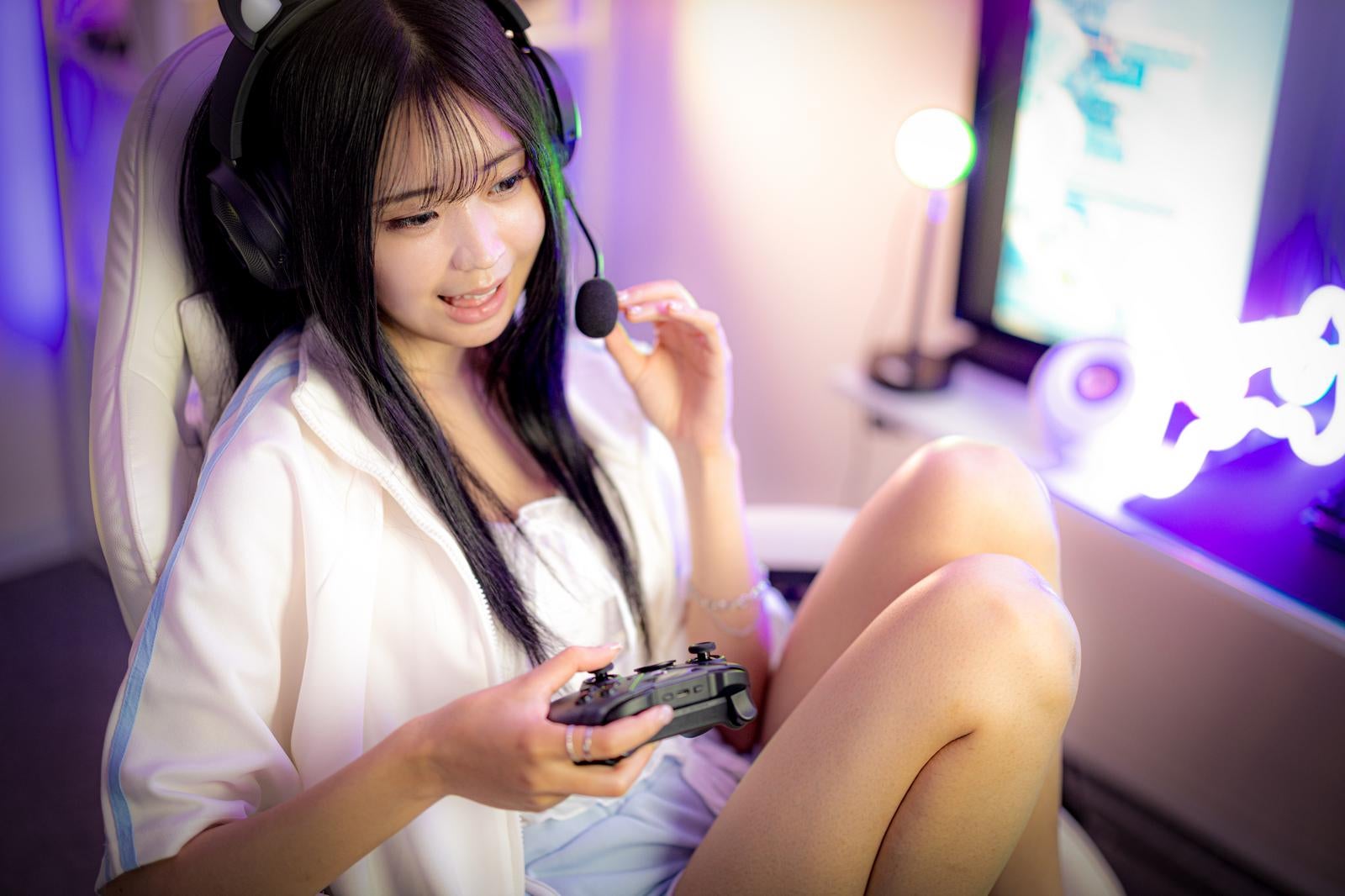 「「靴下脱ぎまーす」と言ったらめっちゃ反応キタ」の写真［モデル：れいか氏］