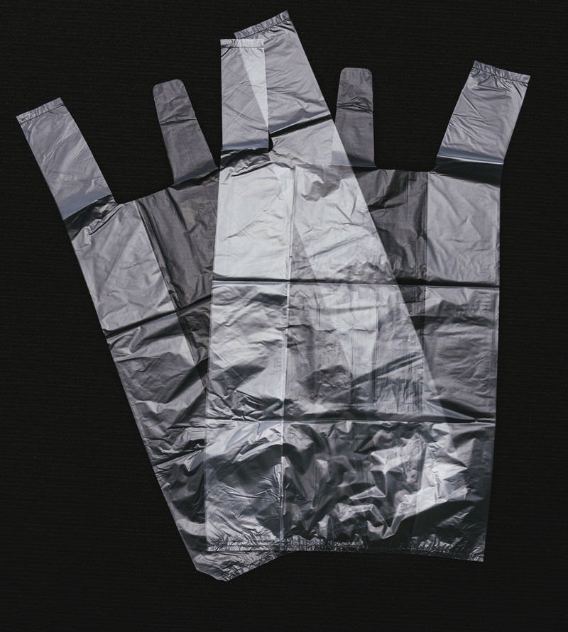 「重なり合う透明なビニール袋」の写真