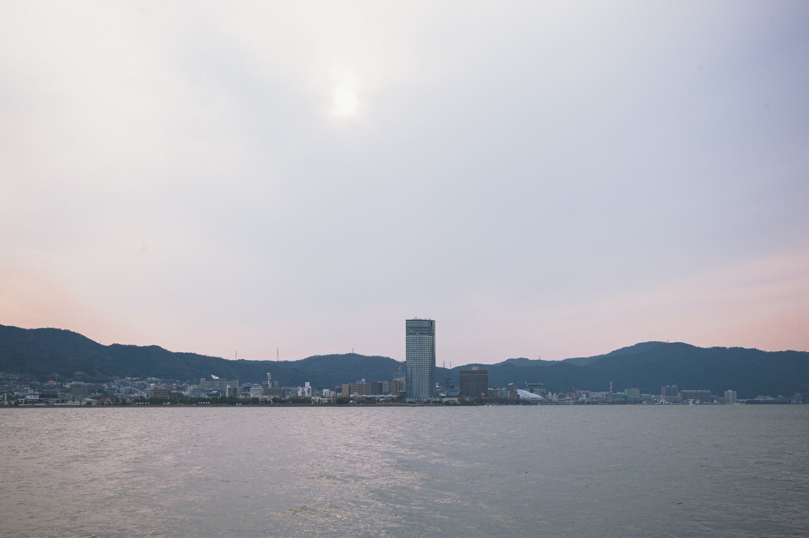 「琵琶湖ホテル遠景」の写真