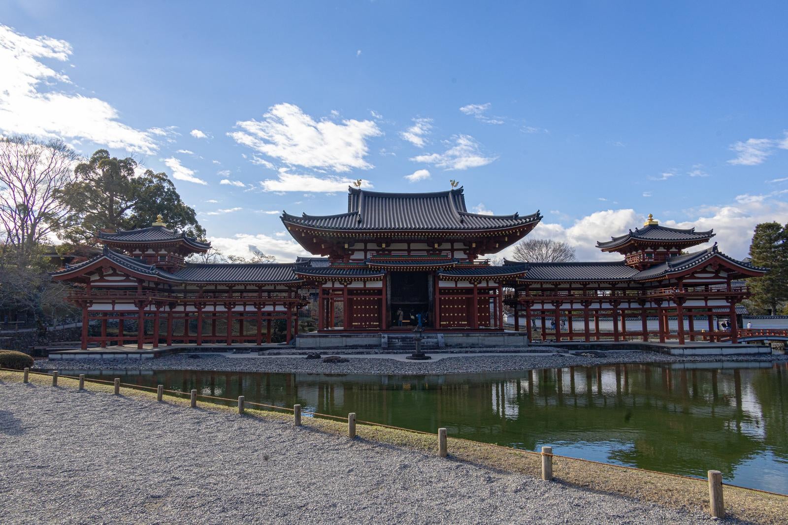 「秋空と平等院鳳凰堂」の写真