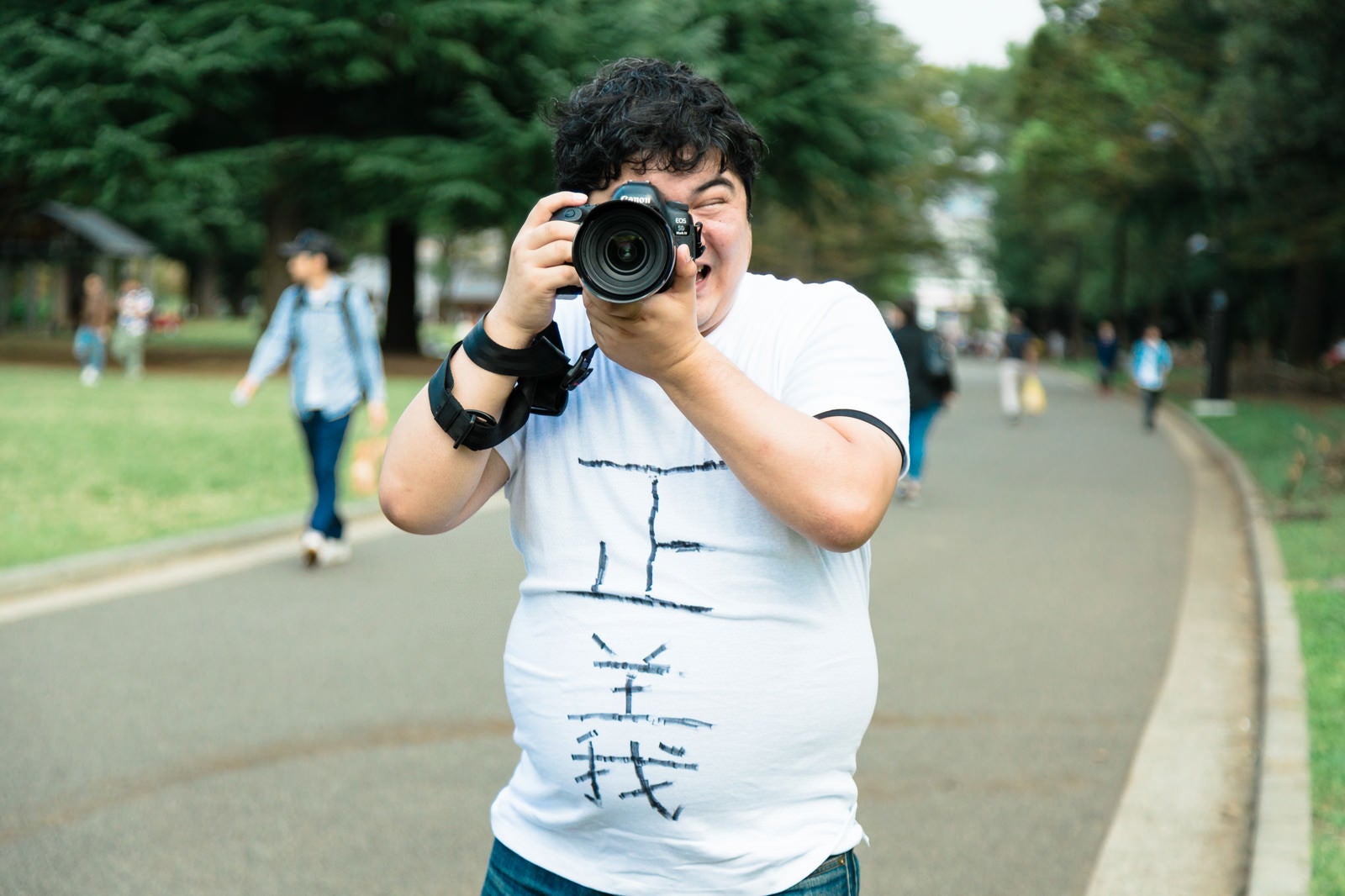 「正義のカメラマン」の写真［モデル：段田隼人］