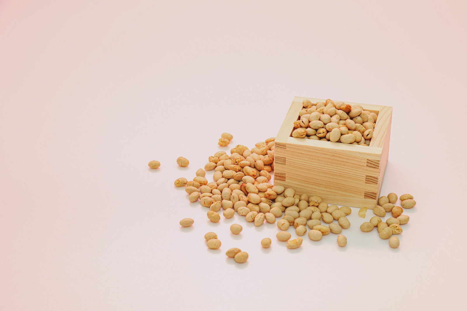 「溢れ出る節分豆」の写真