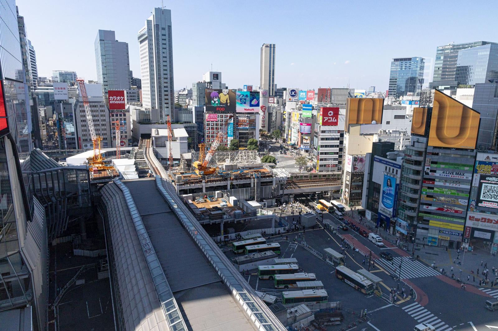 「建設工事中の渋谷駅東口の様子」の写真