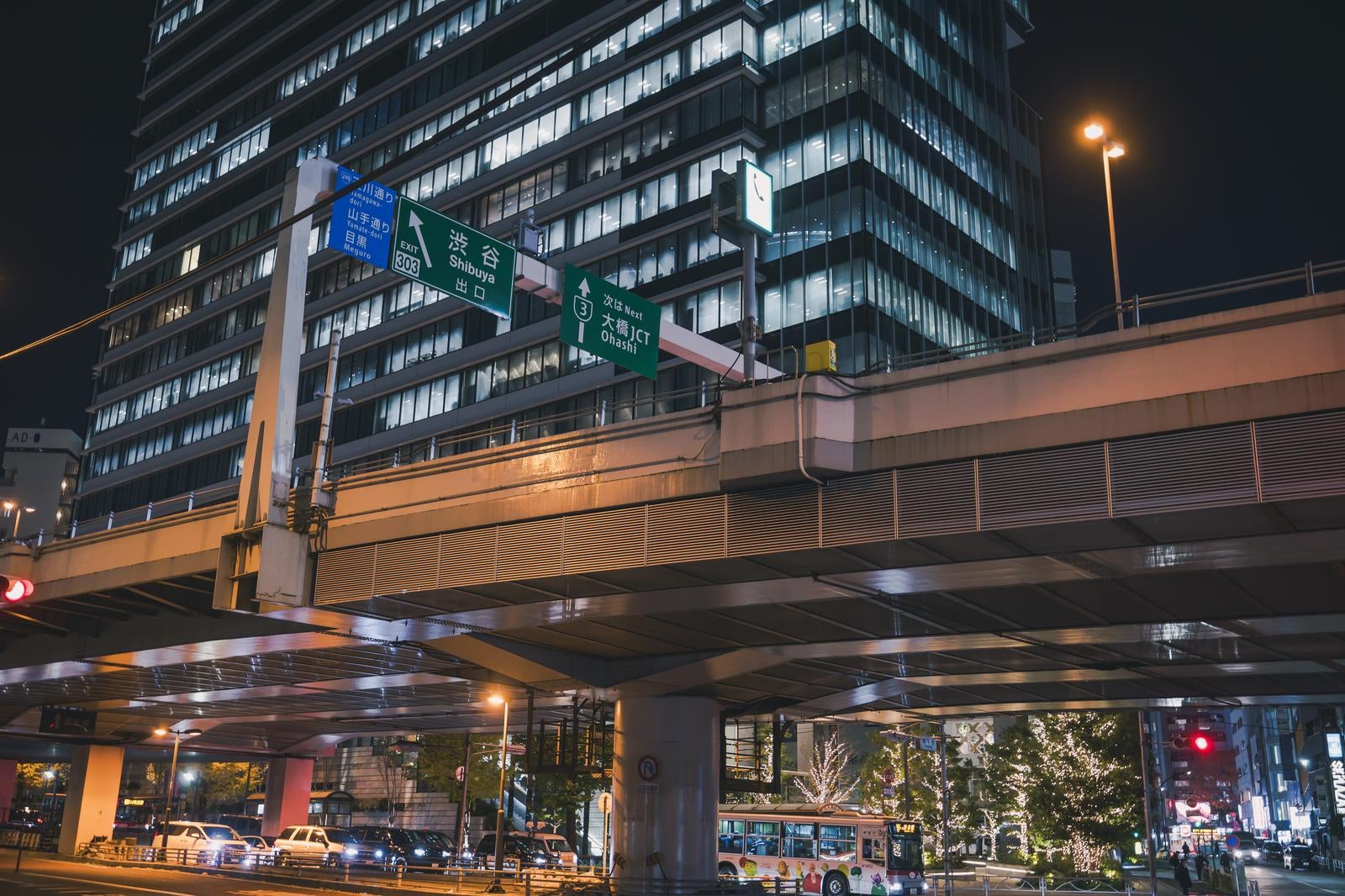 「夜間の首都高速3号渋谷線」の写真