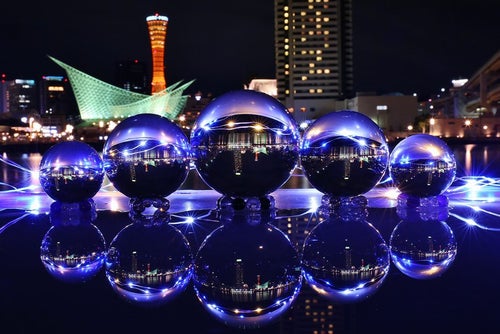 神戸の夜景と水晶玉の写真