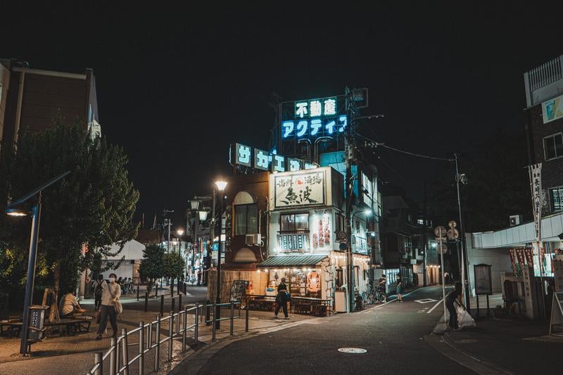 外国人観光客に人気の椎名町駅前フォトスポット夜景の写真