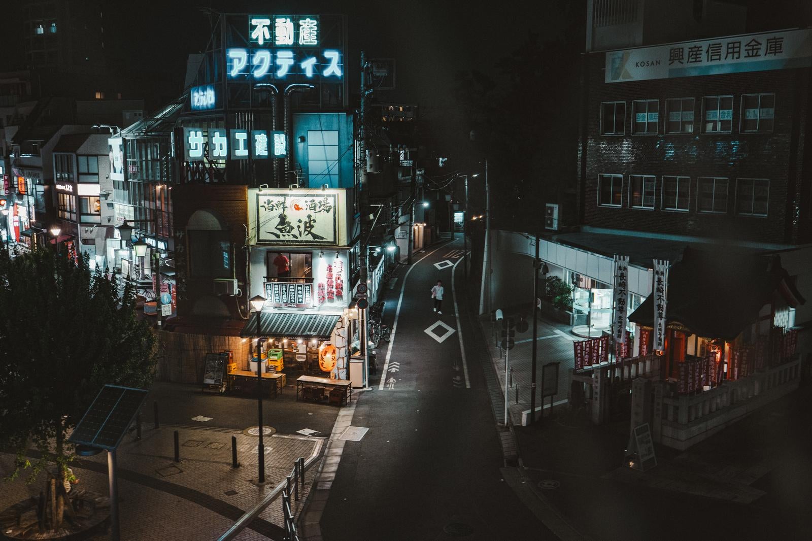 「現代とレトロが交差する椎名町の夜」の写真