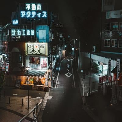 現代とレトロが交差する椎名町の夜の素材