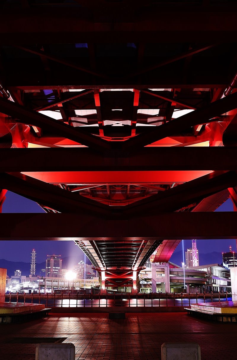 「深夜の神戸大橋裏側」の写真