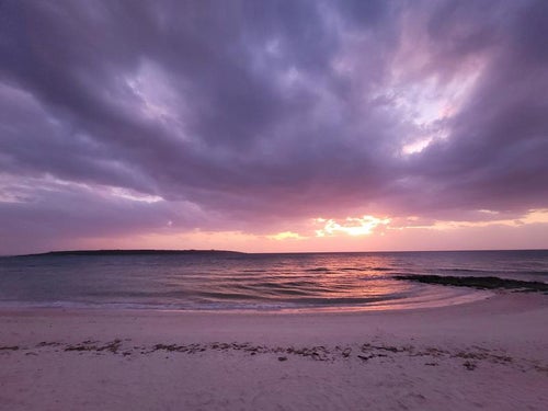 日没の宮古島の海の写真