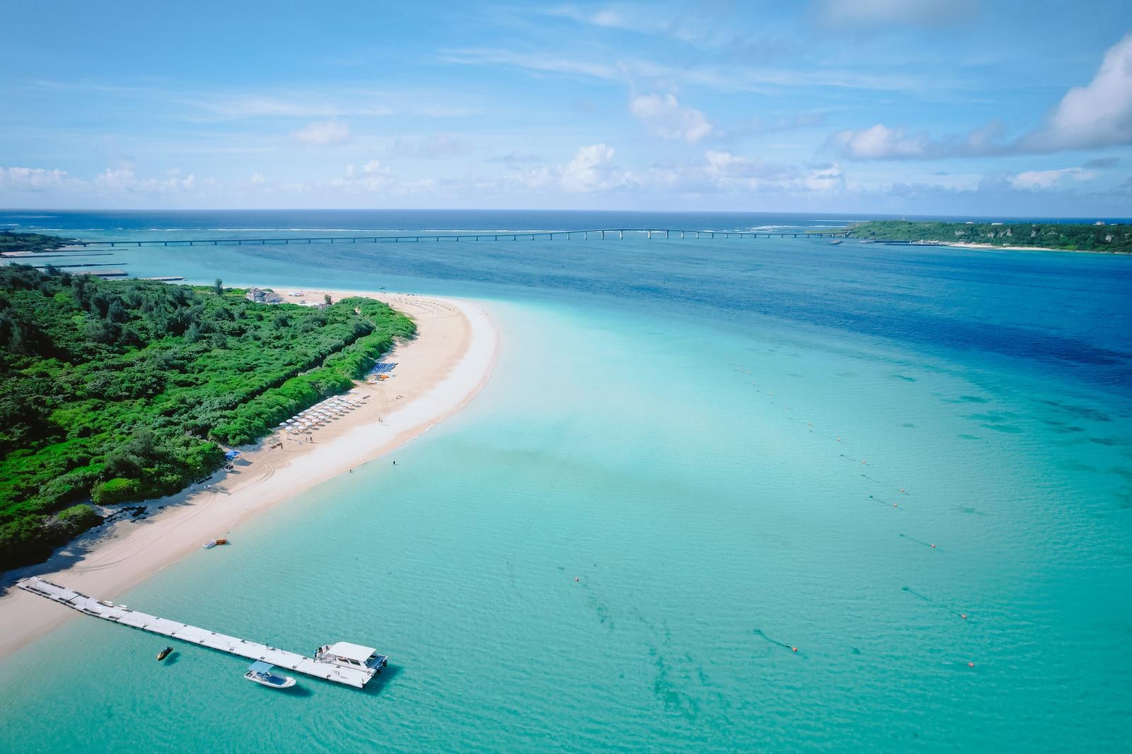 「宮古島の水平線を望む最高の前浜ビーチ」の写真