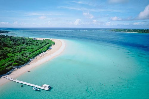 宮古島の水平線を望む最高のビーチスポットの写真